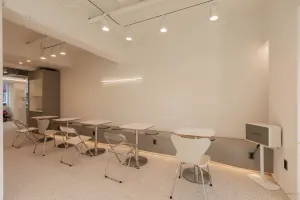 그레이 포인트 미니멀 베이커리 카페 인테리어